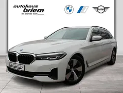 Weiß Gebraucht 2022 BMW 520 M Sport Kombi | 29.990 € (Guter Preis)