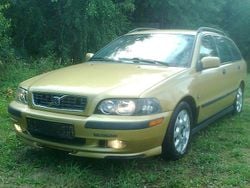 Gold Gebraucht 2002 Volvo V40 Kombi | 400 € (Superpreis)