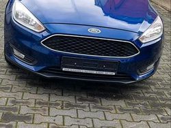 Blau Gebraucht 2015 Ford Focus Kombi | 7.399 € (Fairer Preis)