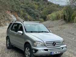 Silber Gebraucht 2003 Mercedes ML270 SUV | 3.750 €