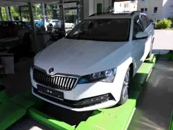 Weiß Gebraucht 2022 Skoda Superb Ambition Kombi | 21.990 € (Fairer Preis)