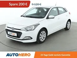 Weiß Gebraucht 2017 Hyundai i20 Classic Kleinwagen | 8.920 € (Fairer Preis)