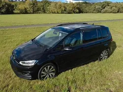 Schwarz Gebraucht 2025 VW Touran Highline Van / Kleinbus | 47.000 €