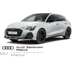 Weiß (gletscherweiß metallic) Gebraucht 2025 Audi A3 Sportback S-Line Limousine | 38.980 € (Guter Preis)