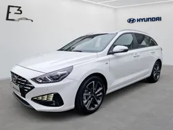 Weiß Gebraucht 2024 Hyundai i30 Trend Limousine | 24.490 € (Fairer Preis)