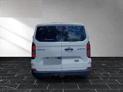 Weiss Gebraucht 2024 Ford Transit Custom Trend Limousine | 37.389 € (Etwas zu teuer)