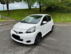 Weiß Gebraucht 2011 Toyota Aygo City Kleinwagen | 3.099 € (Fairer Preis)