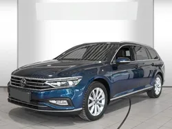 Blau Gebraucht 2024 VW Passat Elegance Kombi | 40.892 €