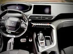 Grau Gebraucht 2018 Peugeot 5008 GTi Van / Kleinbus | 19.500 €