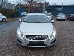 Silber Gebraucht 2010 Volvo V60 Momentum Kombi | 6.669 € (Fairer Preis)