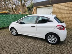 Weiß Gebraucht 2013 Peugeot 208 Kleinwagen | 4.800 € (Fairer Preis)