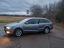 Grau Gebraucht 2011 Skoda Superb Elegance Kombi | 7.500 € (Fairer Preis)