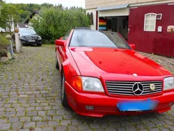 Rot Gebraucht 1992 Mercedes SL300 Cabrio | 15.999 €