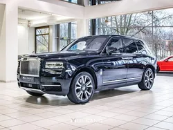 Schwarz metallic Gebraucht 2018 Rolls Royce Cullinan SUV | 353.900 €