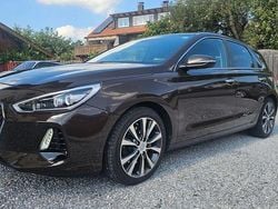 Braun Gebraucht 2017 Hyundai i30 Premium Limousine | 12.000 € (Fairer Preis)