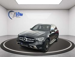 Olivgruen matt Gebraucht 2019 Mercedes GLC200 AMG line SUV | 28.970 €