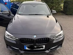 Schwarz Gebraucht 2013 BMW 320 Sport Line Kombi | 10.590 € (Fairer Preis)
