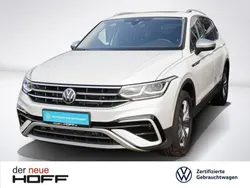 Oryxweiß perlmutteffekt Gebraucht 2024 VW Tiguan Allspace Elegance SUV | 40.775 € (Fairer Preis)