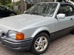 Grau Gebraucht 1988 Ford Escort Cabriolet Cabrio | 3.300 €