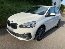Weiß Gebraucht 2019 BMW 216 Active Tourer Shadowline Van / Kleinbus | 11.900 €