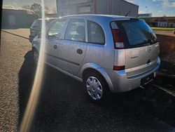 Silber Gebraucht 2004 Opel Meriva Van / Kleinbus | 2.700 € (Etwas zu teuer)