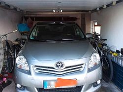 Grau Gebraucht 2011 Toyota Verso Van / Kleinbus | 9.600 € (Teuer)