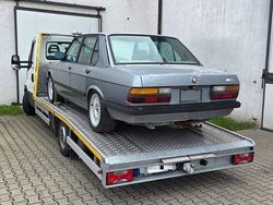 Silber Gebraucht 1986 BMW M5 Sport Line Limousine | 21.900 €