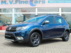 Blau Gebraucht 2017 Dacia Sandero Celebration Kleinwagen | 11.800 € (Fairer Preis)