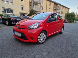 Rot Gebraucht 2012 Toyota Aygo Kleinwagen | 2.900 € (Fairer Preis)