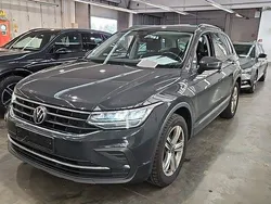 Grau Gebraucht 2021 VW Tiguan Life SUV | 23.900 € (Fairer Preis)