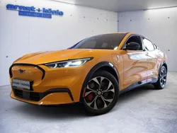 Cyber orange metallic Gebraucht 2023 Ford Mustang Mach-E SUV | 58.990 €