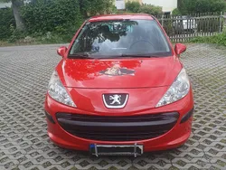 Rot Gebraucht 2006 Peugeot 207 Kleinwagen | 2.200 € (Fairer Preis)