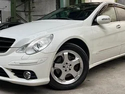 Weiß Gebraucht 2009 Mercedes R500 AMG Van / Kleinbus | 24.990 €