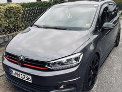 Grau Gebraucht 2016 VW Touran Comfortline Van / Kleinbus | 16.800 €