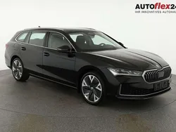 Onyx schwarz metallic Gebraucht 2024 Skoda Superb Selection Kombi | 42.245 € (Superpreis)