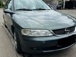 Grün Gebraucht 2000 Opel Vectra Kombi | 900 € (Guter Preis)