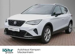 Nevada weiss / dach schwarz Gebraucht 2024 Seat Arona FR SUV | 22.940 € (Fairer Preis)