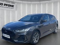 Grau Gebraucht 2022 Ford Focus ST-Line Limousine | 20.450 € (Fairer Preis)