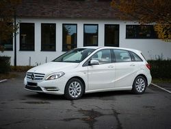 Weiß Gebraucht 2012 Mercedes B180 Van / Kleinbus | 12.299 € (Teuer)