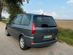 Grau Gebraucht 2008 Peugeot 807 Van / Kleinbus | 1.999 € (Fairer Preis)