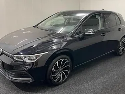 Deep black perleffekt Gebraucht 2022 VW Golf VIII Active Kleinwagen | 23.500 € (Guter Preis)