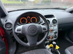 Rot Gebraucht 2012 Opel Corsa Kleinwagen | 2.950 €