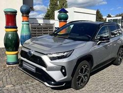 Lichtsilber metallic / tiefsch Gebraucht 2023 Toyota RAV4 Hybrid Style SUV | 44.960 € (Fairer Preis)