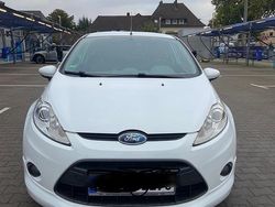 Weiß Gebraucht 2010 Ford Fiesta ST-Line Kleinwagen | 3.650 € (Etwas zu teuer)