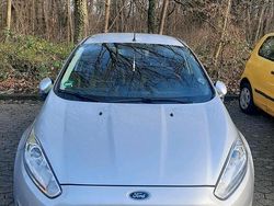 Silber Gebraucht 2016 Ford Fiesta Limousine | 5.850 €
