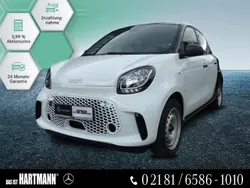 Weiß Gebraucht 2022 Smart ForFour Electric Drive Limousine | 9.980 € (Fairer Preis)