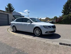 Weiß Gebraucht 2014 Skoda Superb Limousine | 16.700 € (Teuer)