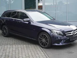 Blau Gebraucht 2021 Mercedes C300e Avantgarde Limousine | 21.990 € (Etwas zu teuer)
