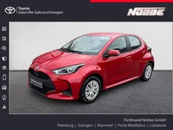 Karminarot metallic Gebraucht 2023 Toyota Yaris Comfort Kleinwagen | 15.290 € (Fairer Preis)