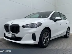 Alpinweiss Gebraucht 2024 BMW 216 Active Tourer Luxury Line Van / Kleinbus | 26.199 € (Fairer Preis)